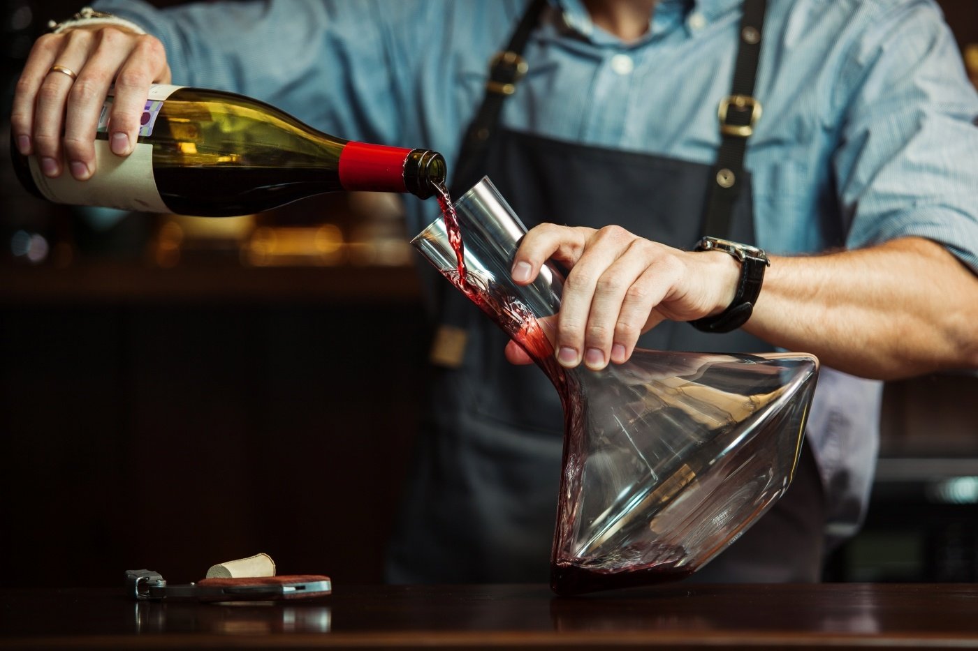 Decanting wine